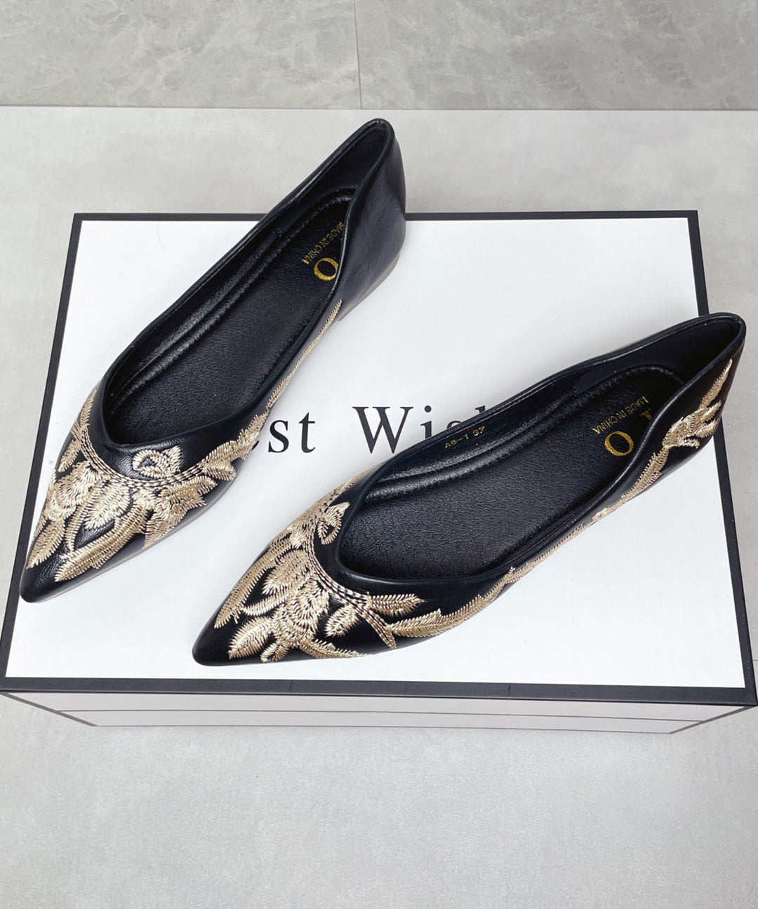 Chinese Style Retro Embroidered Gold Pointed Toe Flat Shoes