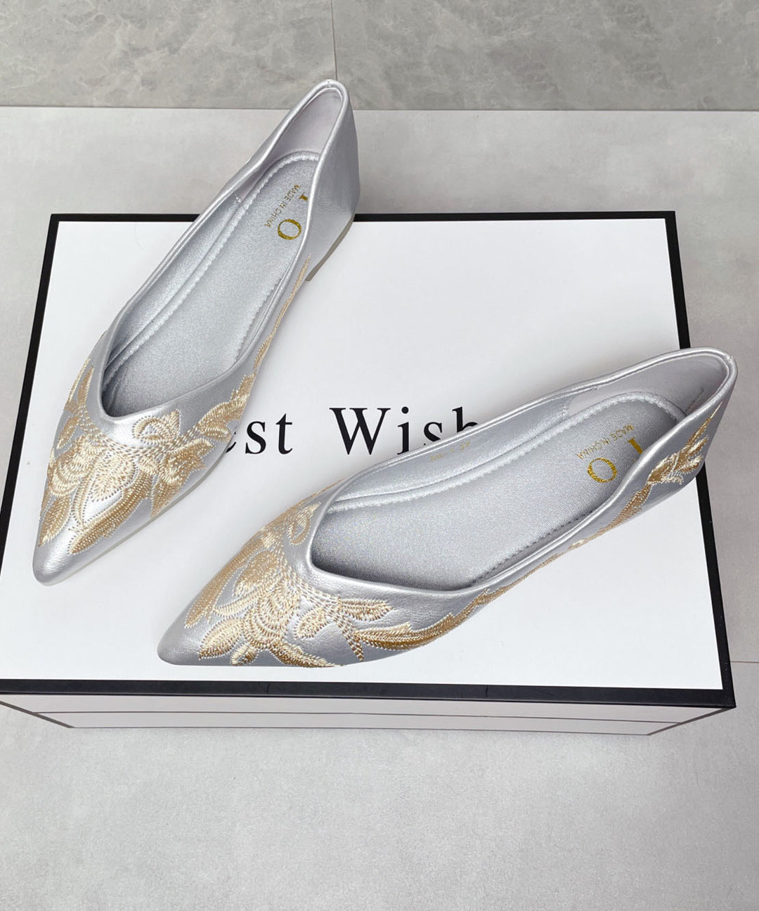 Chinese Style Retro Embroidered Gold Pointed Toe Flat Shoes