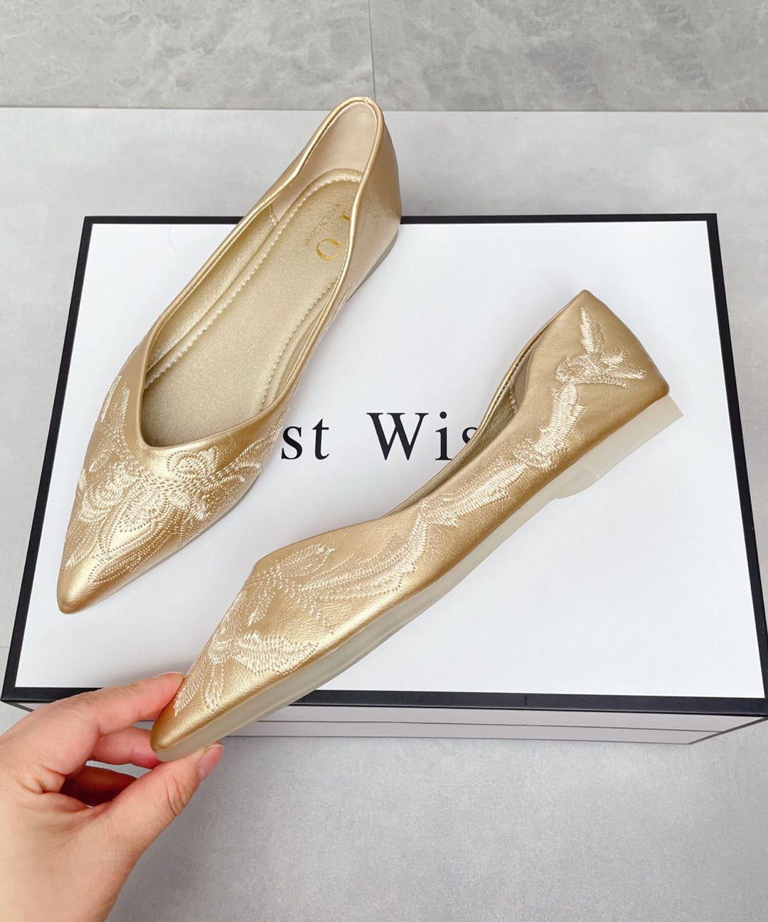 Chinese Style Retro Embroidered Gold Pointed Toe Flat Shoes