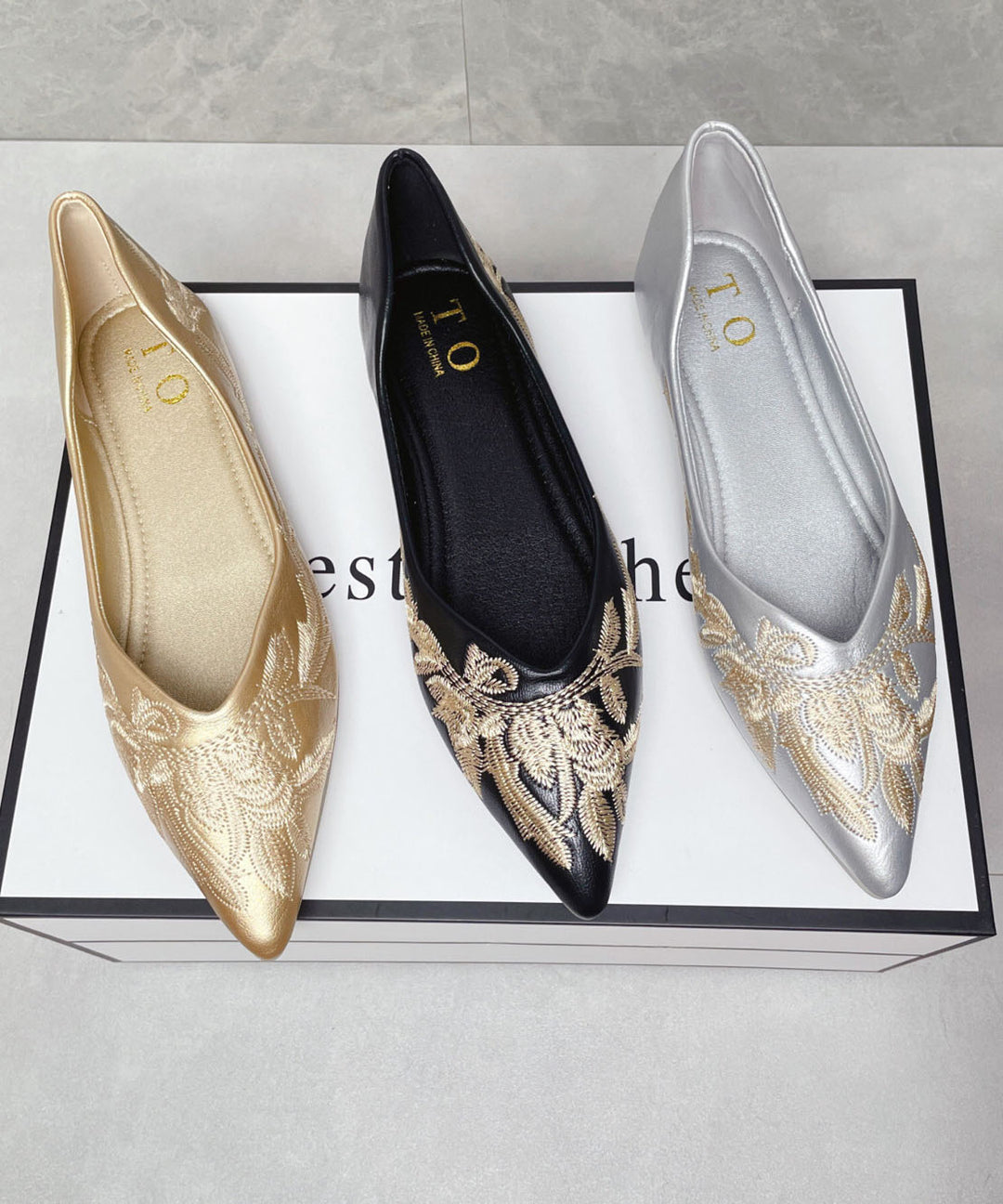 Chinese Style Retro Embroidered Gold Pointed Toe Flat Shoes
