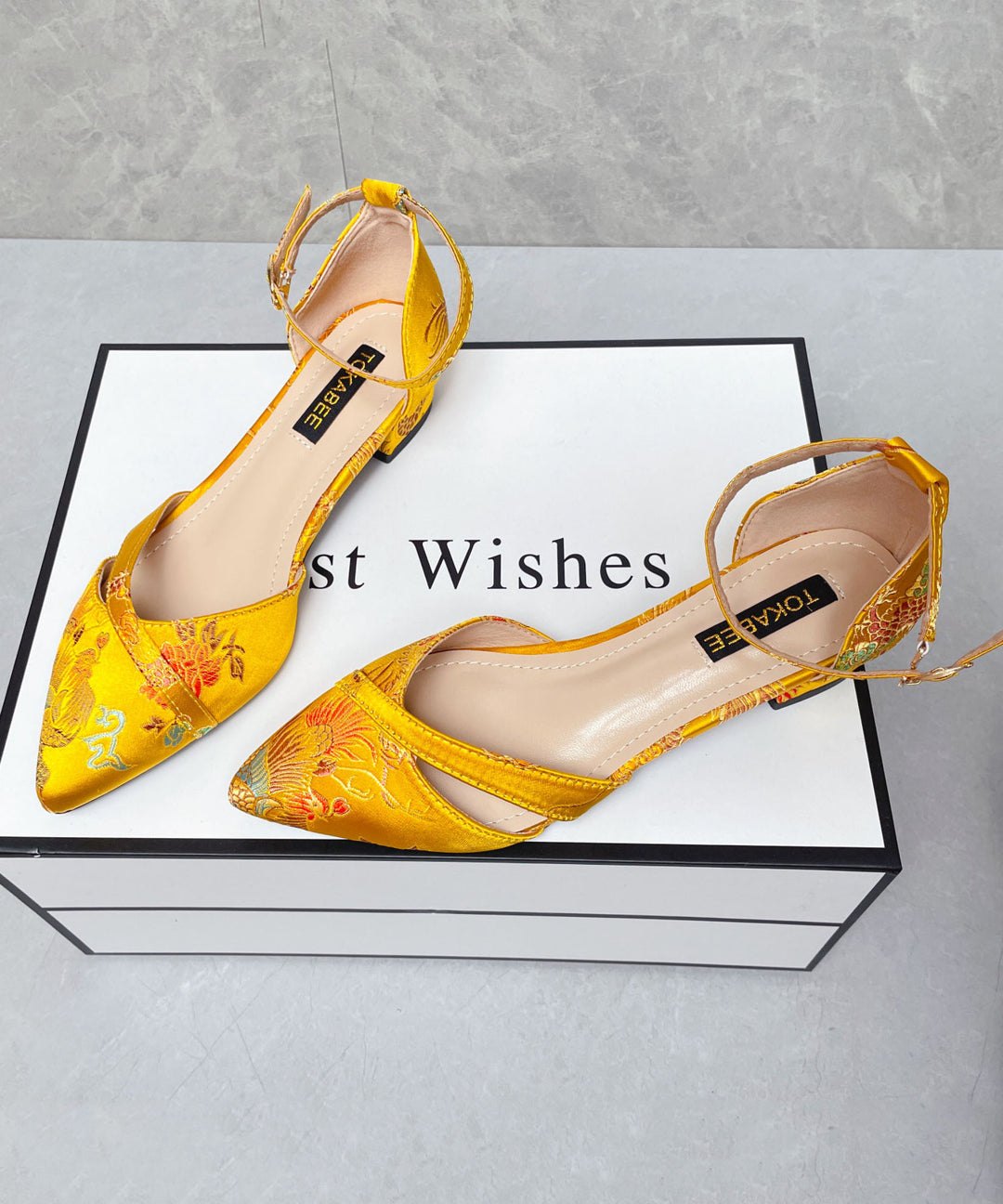 Chinese Style Yellow Embroidered Chunky Heel Sandals Buckle Strap