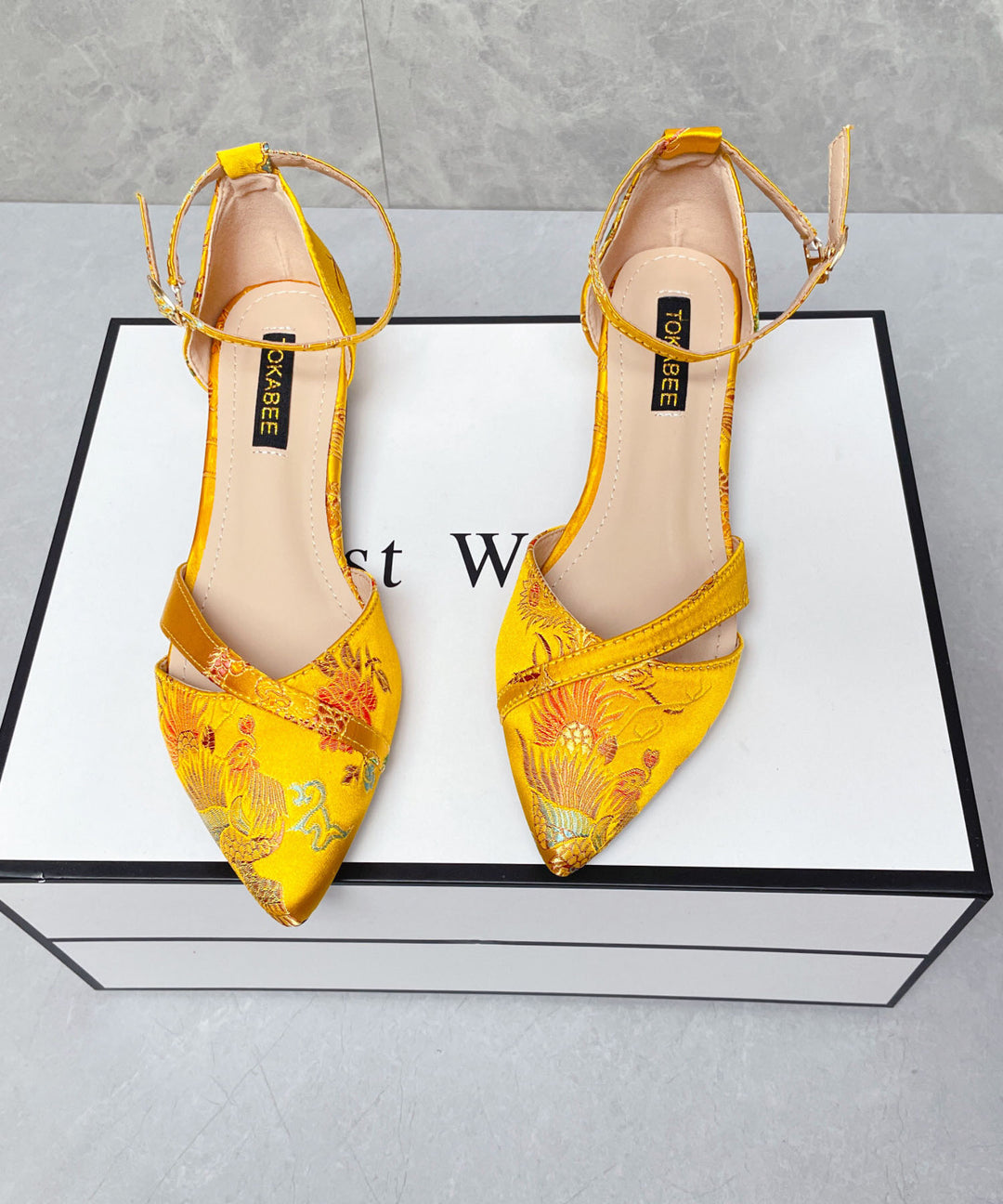 Chinese Style Yellow Embroidered Chunky Heel Sandals Buckle Strap