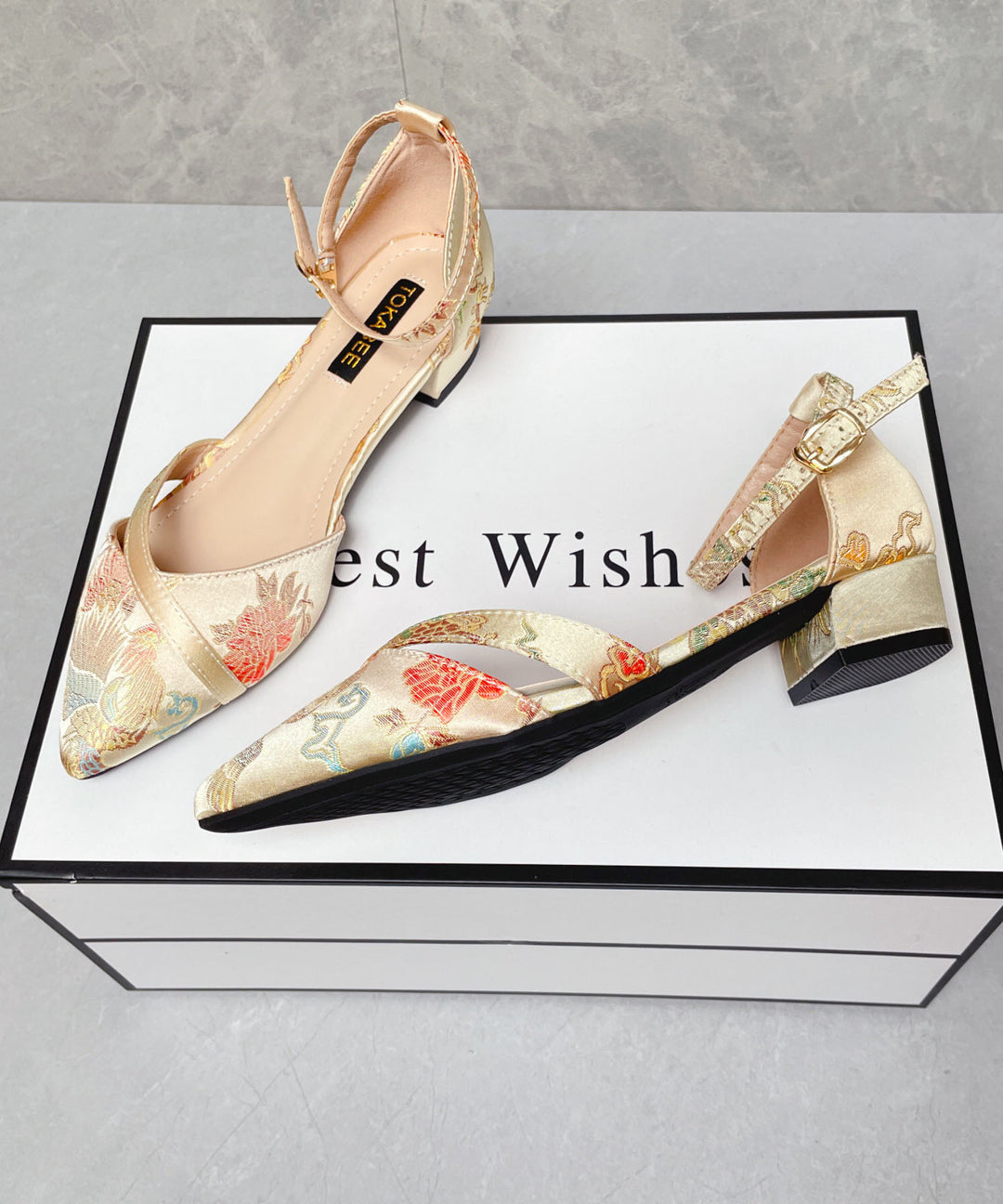 Chinese Style Yellow Embroidered Chunky Heel Sandals Buckle Strap