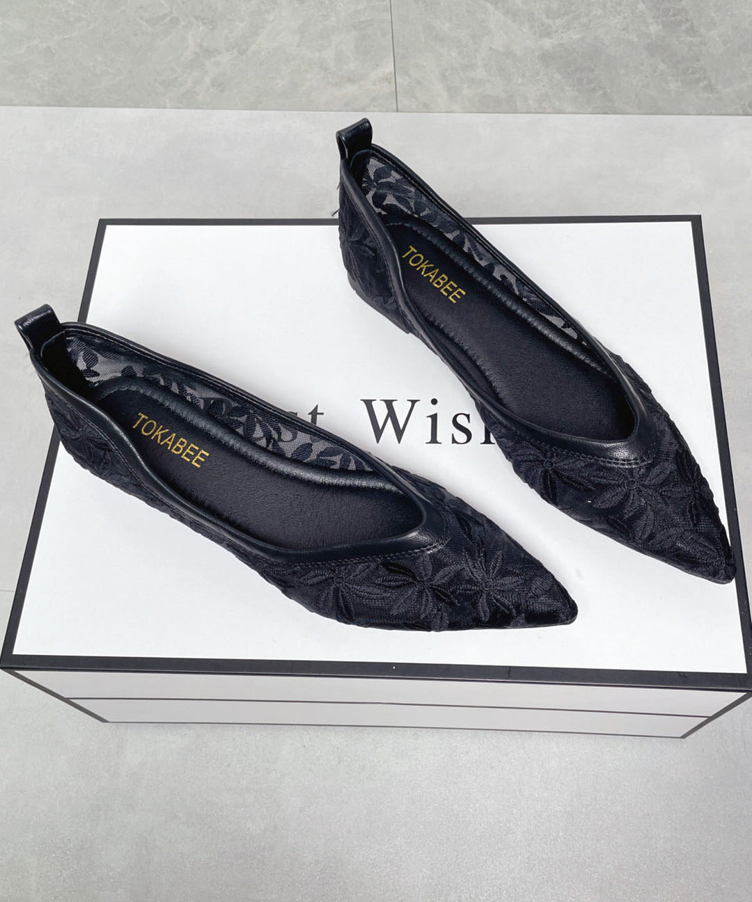 Classy Embroidered Flat Feet Shoes Black Breathable Mesh Pointed Toe