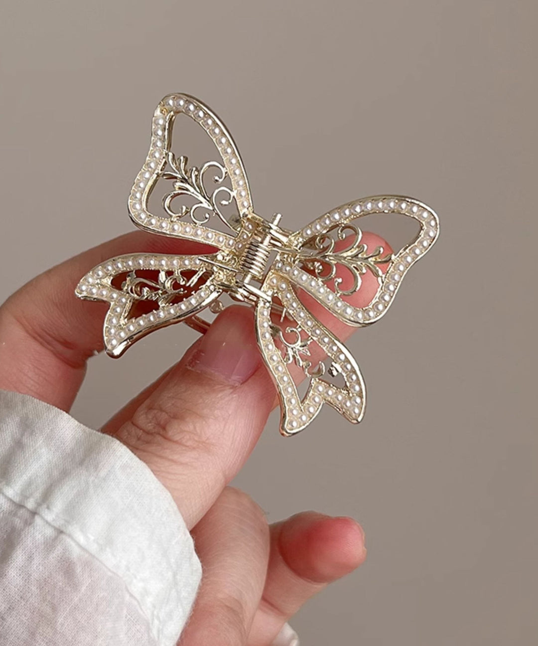 Classy Gold Alloy Pearl Butterfly Hollow Out Hairpin