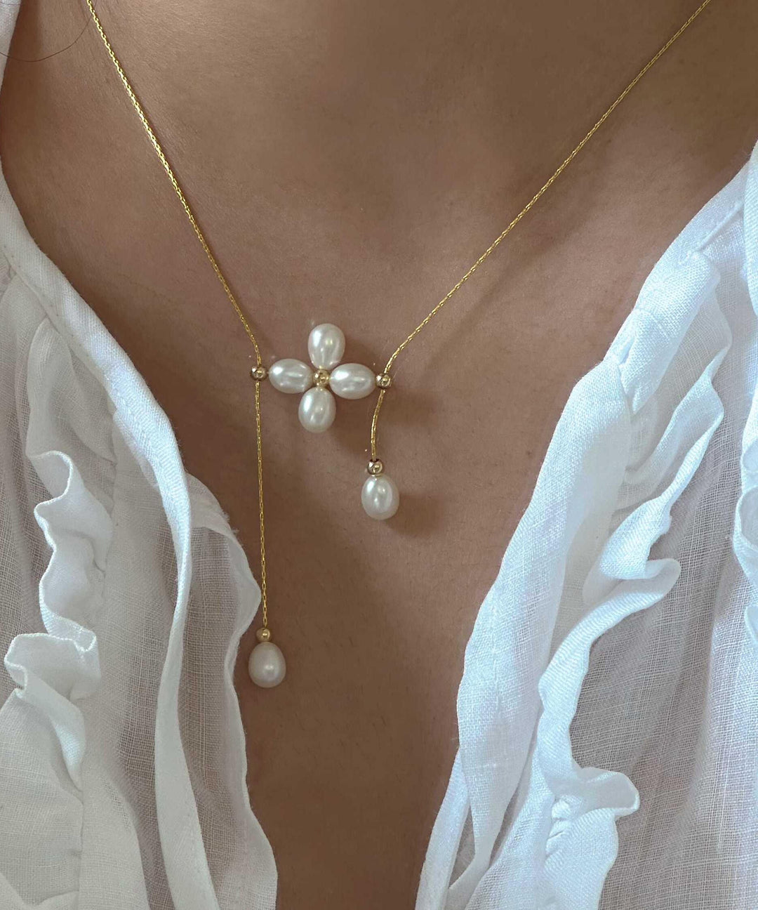 Classy Gold Metal Floral Pearl Adjustable Pendant Necklace