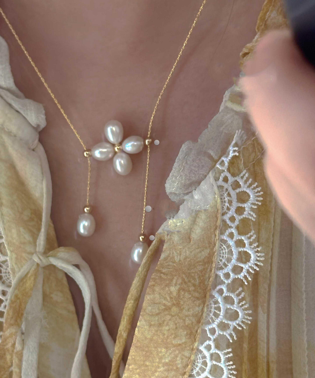 Classy Gold Metal Floral Pearl Adjustable Pendant Necklace