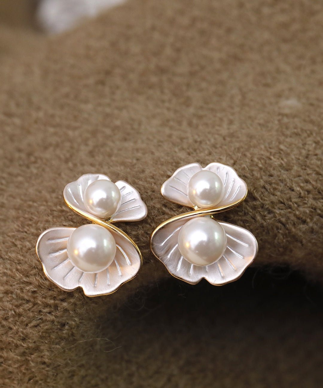 Classy White Alloy Drip Glaze Pearl Stud Earrings