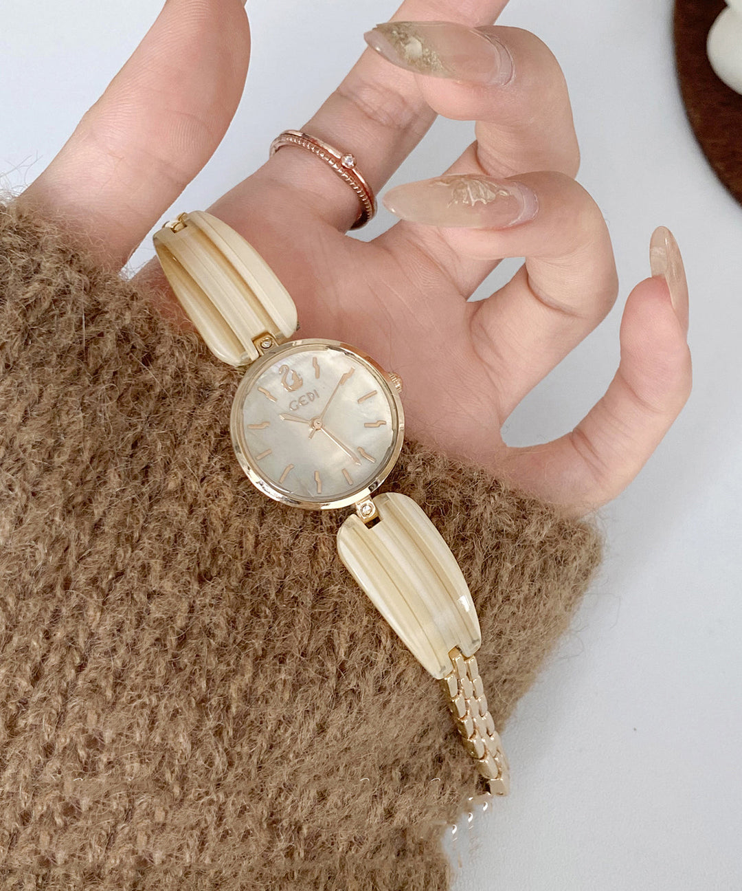 Cute Apricot Alloy Quartz Movement Hardlex Crystal Watches