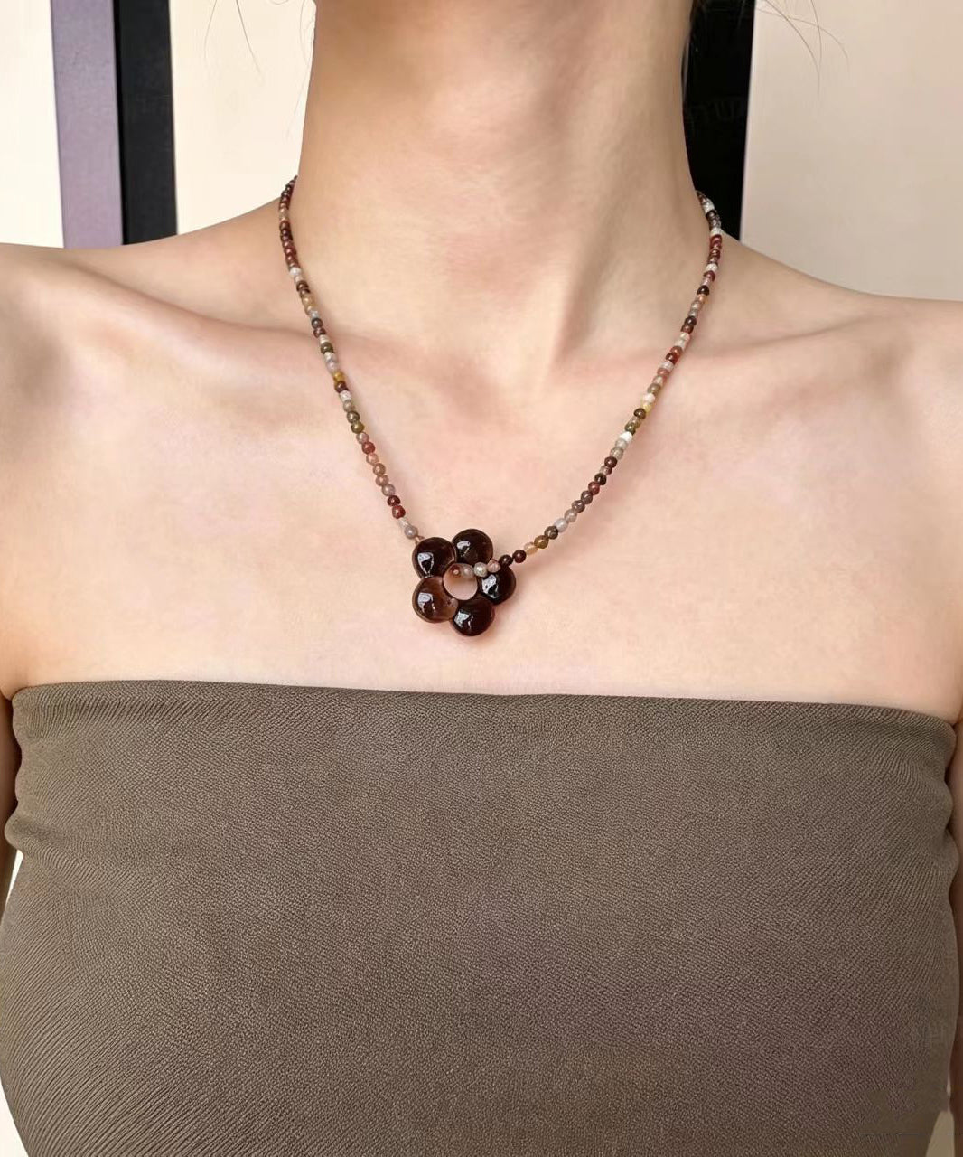 Elegant Colored Glass Natural Stone Flower Beading Pendant Choker