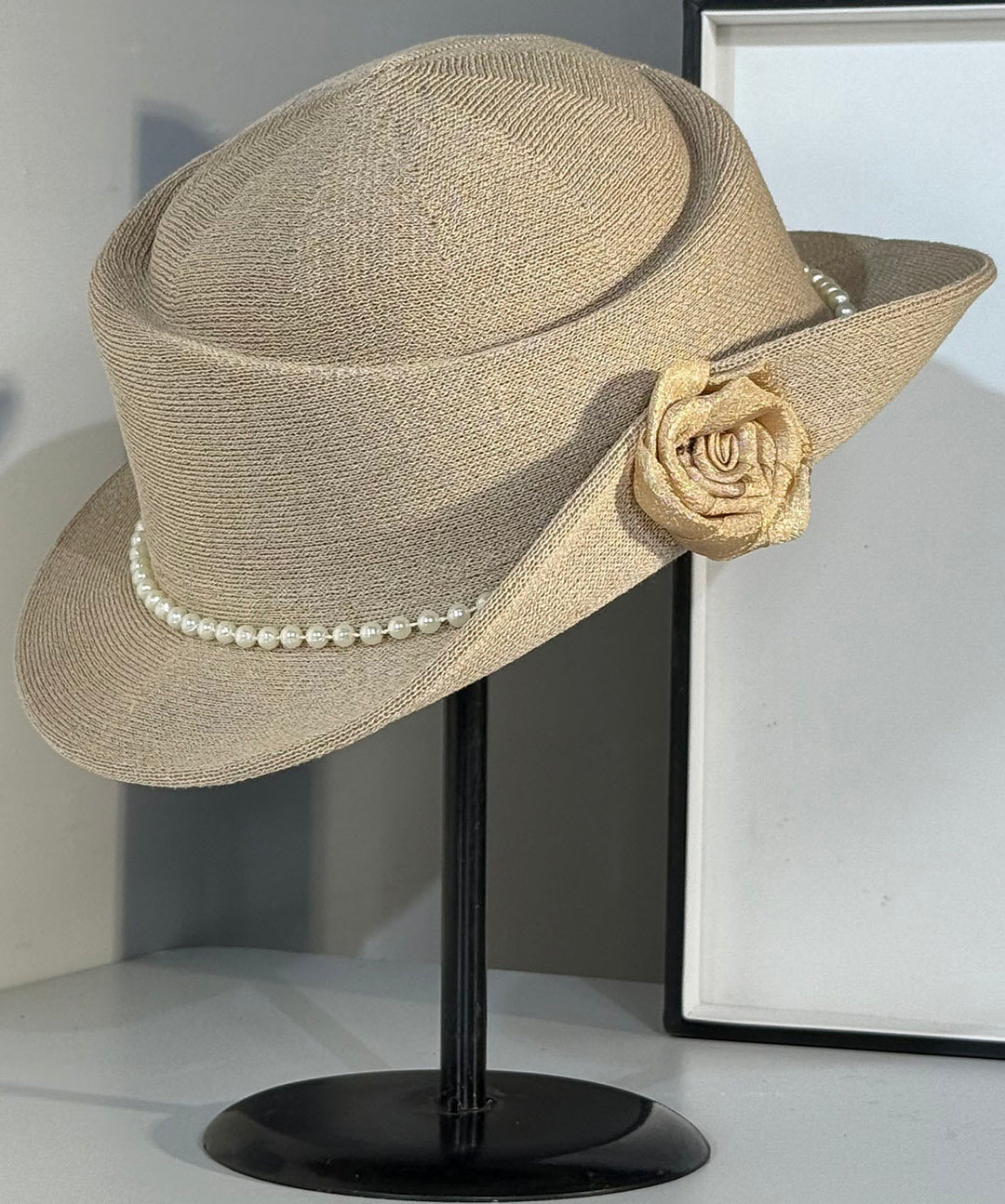 Elegant French Beige Breathable Flower Pearl Cloche Hat