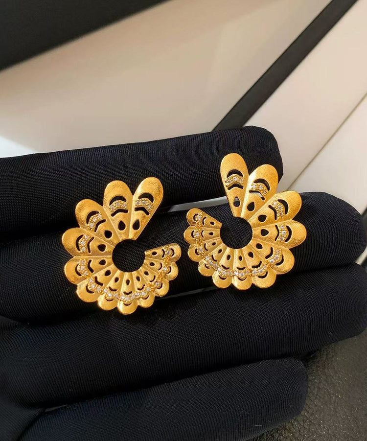 Elegant Golden Hollow Out Fan-shaped Metal Stud Earrings - Omychic