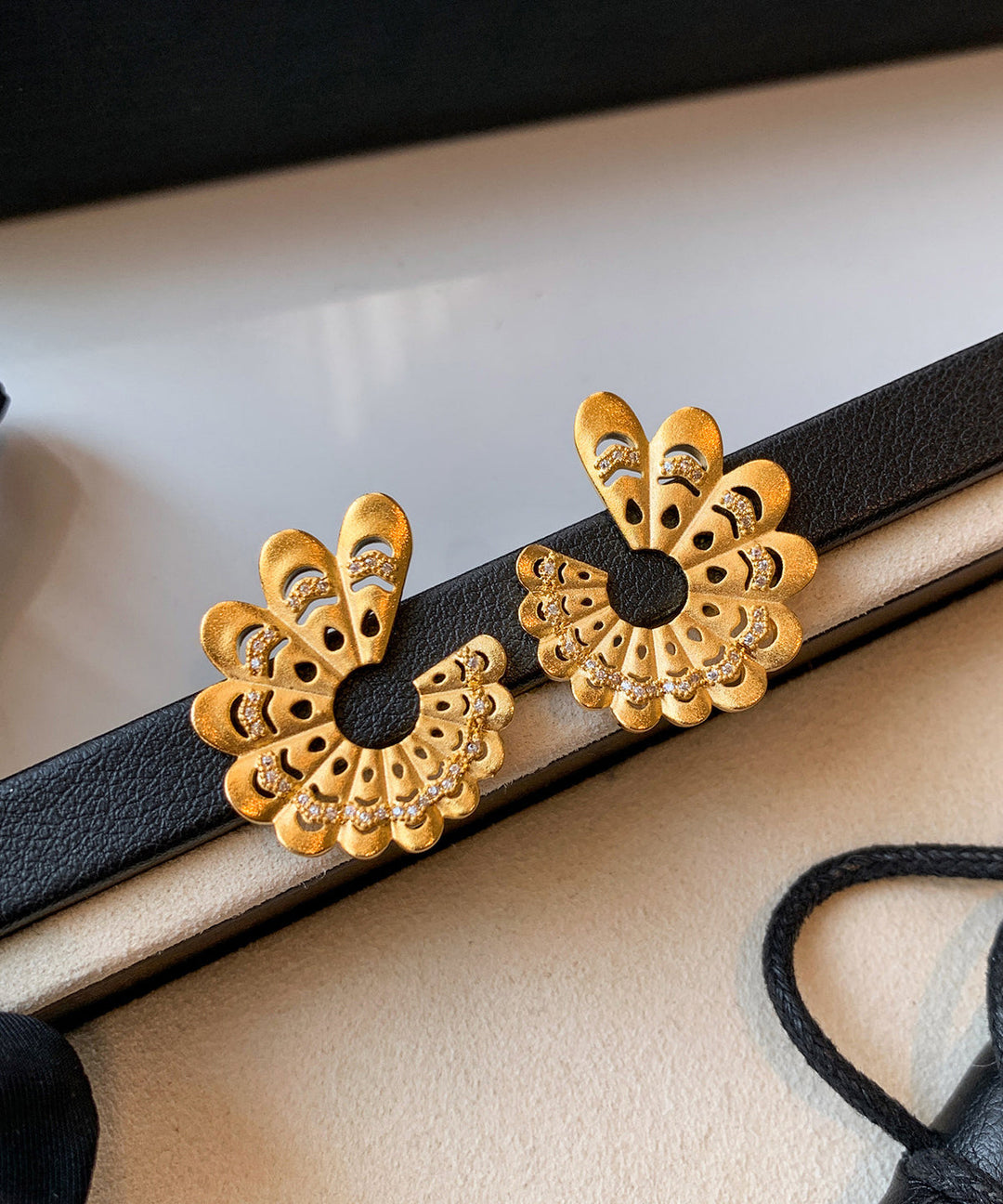 Elegant Golden Hollow Out Fan-shaped Metal Stud Earrings - Omychic