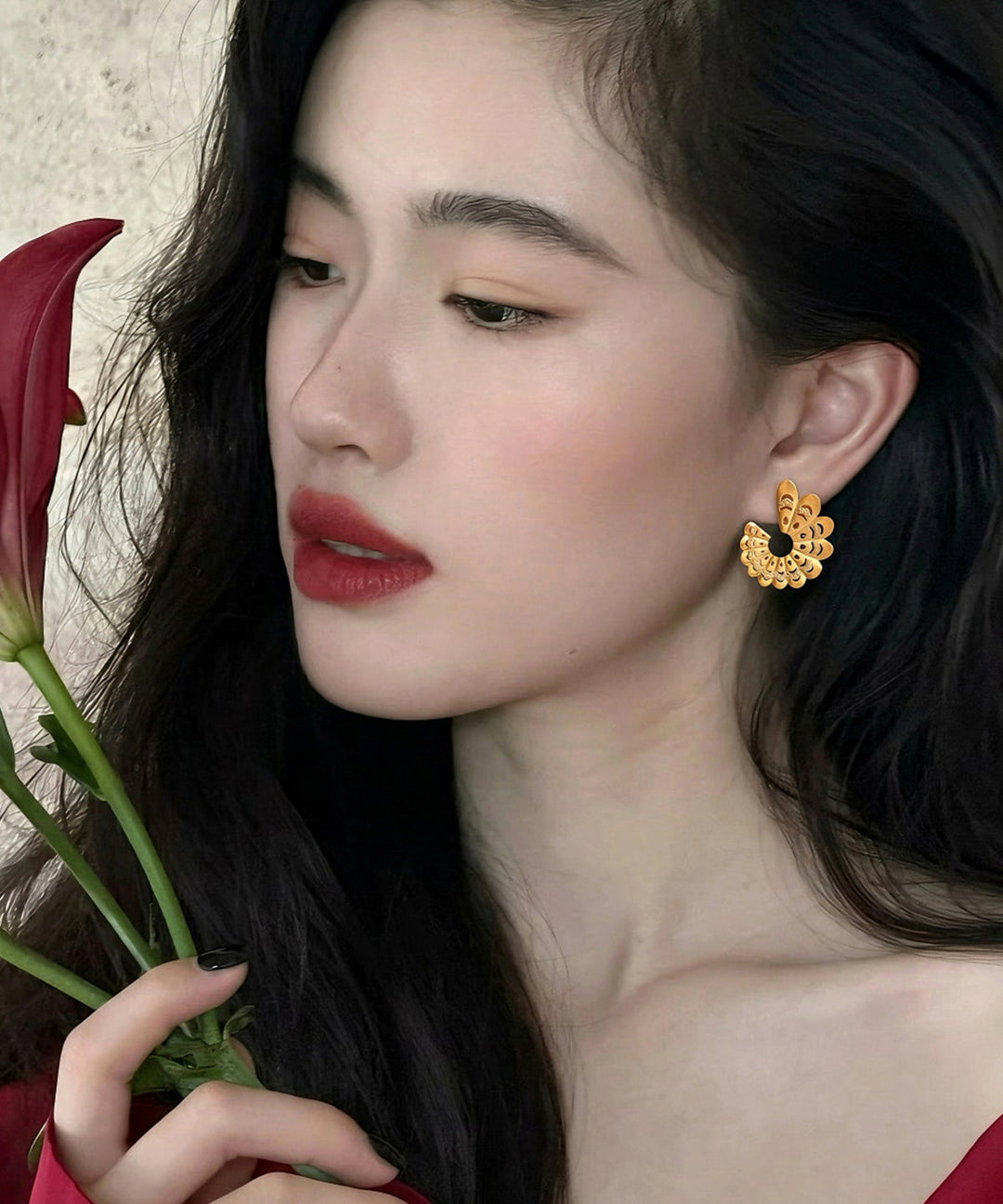 Elegant Golden Hollow Out Fan-shaped Metal Stud Earrings - Omychic