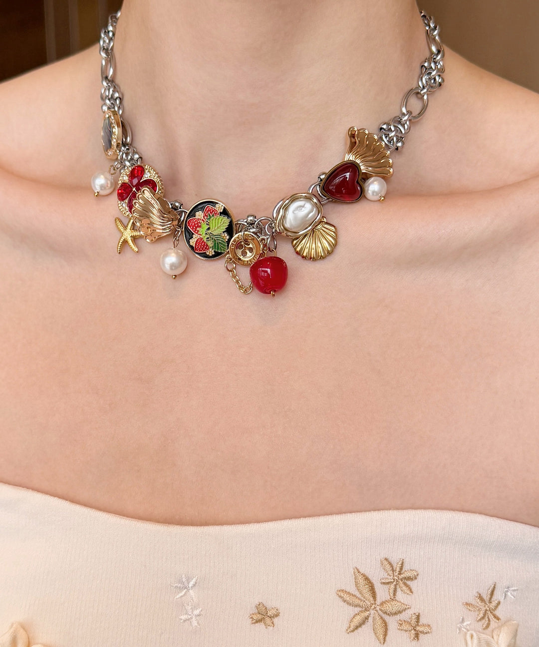 Elegant Red Strawberry Shell Pearl Adjustable Alloy Choke