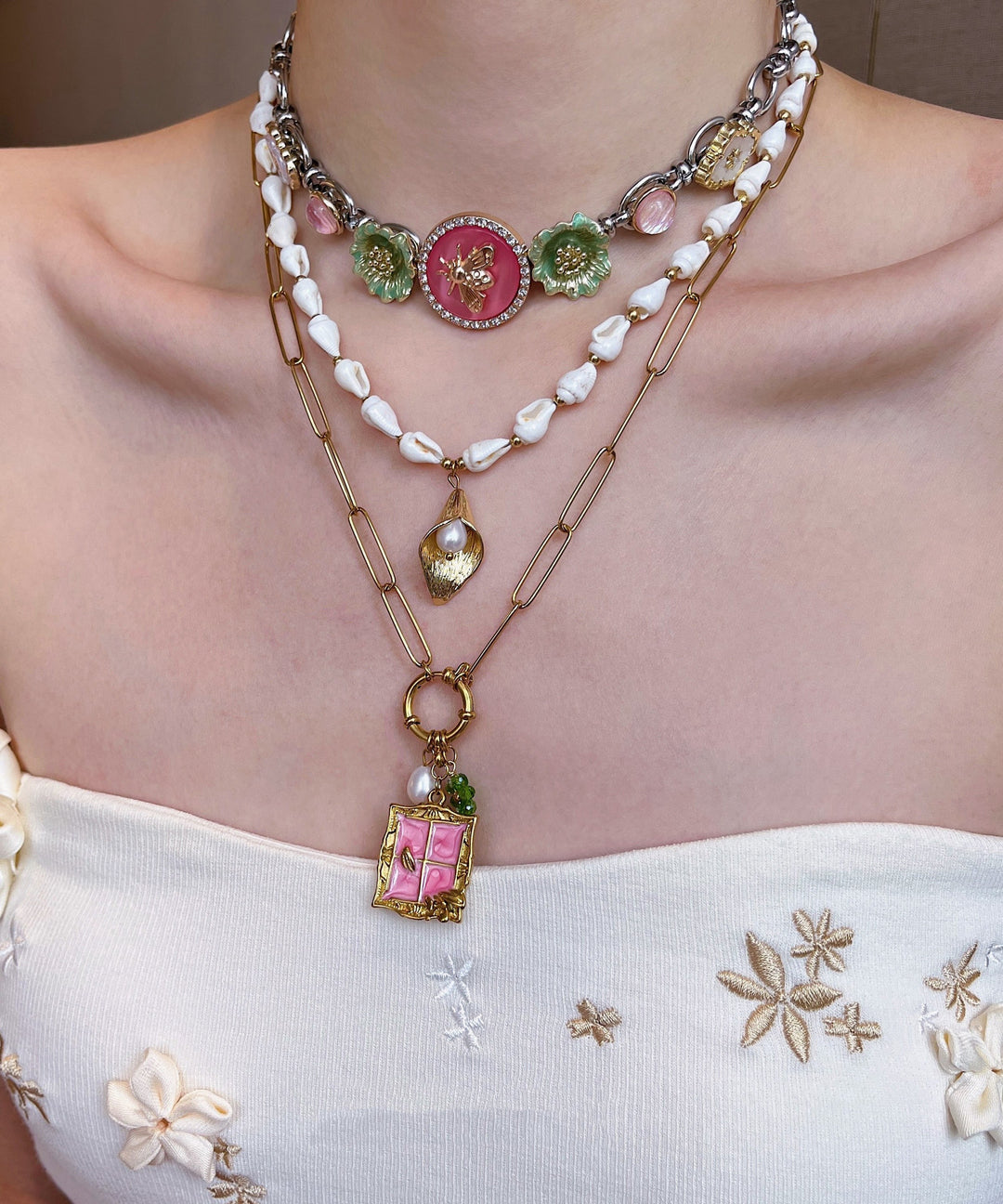 Elegant White Shell Floral Layering Alloy Three Piece Set Pendant Necklace