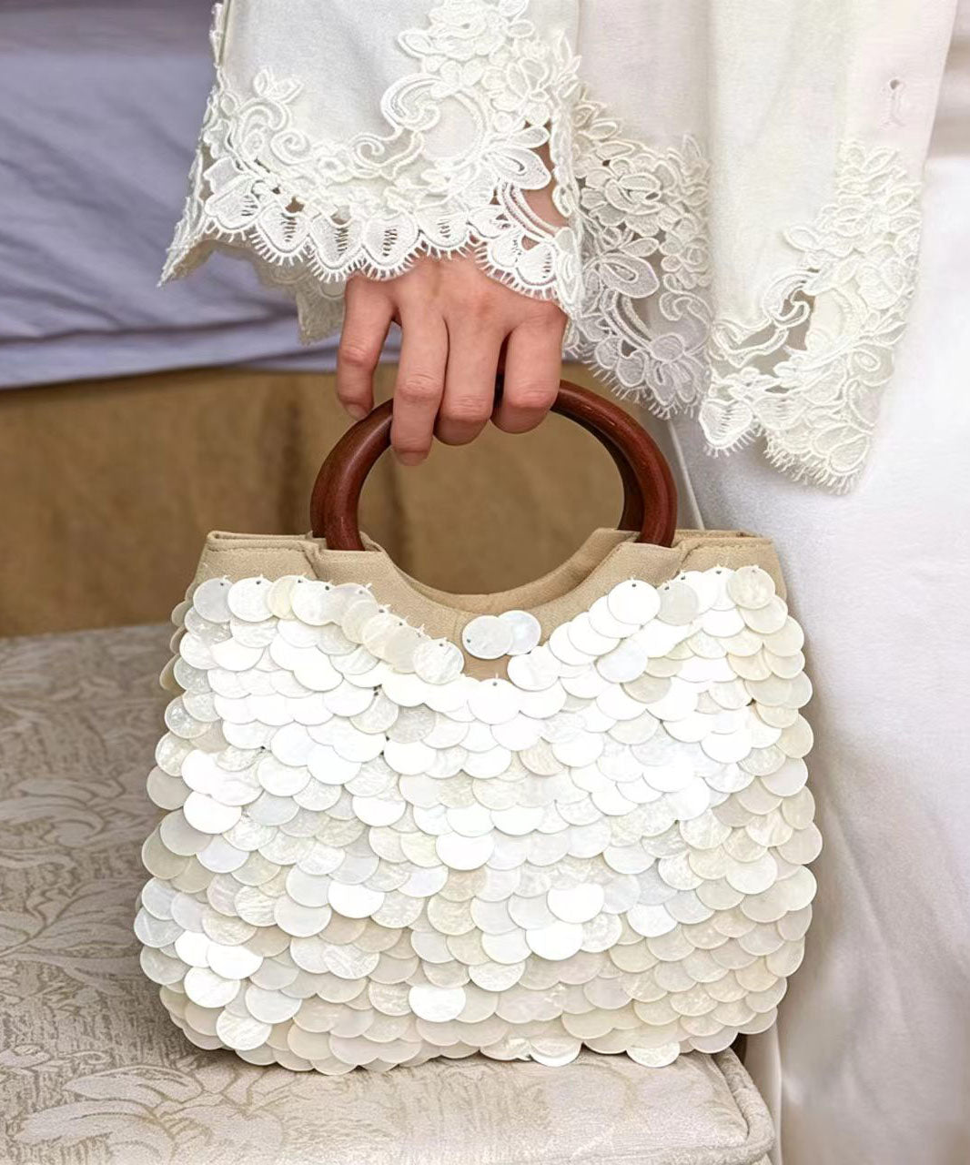 Elegant White Shell Sequins Circular Ring Tote
