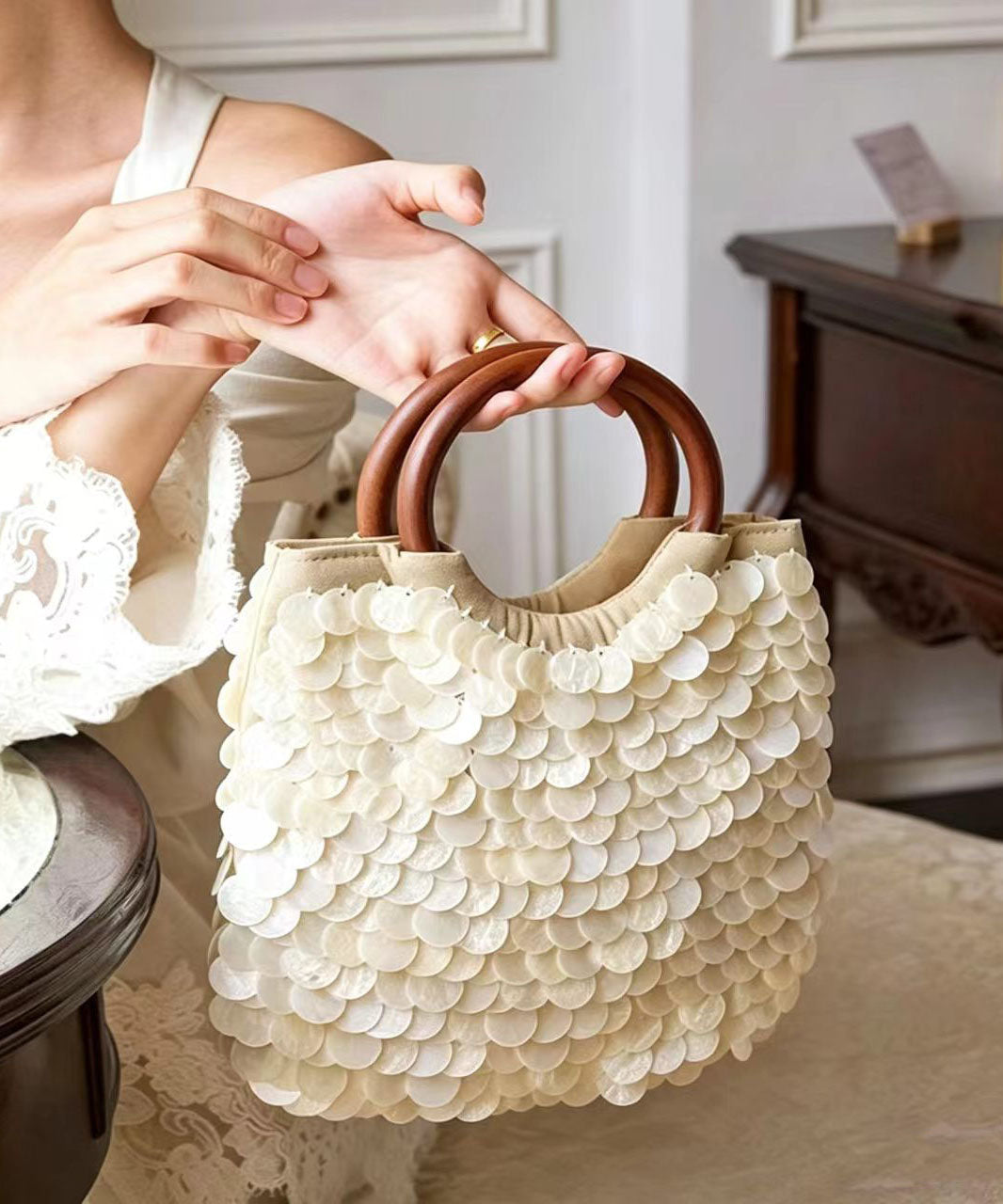 Elegant White Shell Sequins Circular Ring Tote