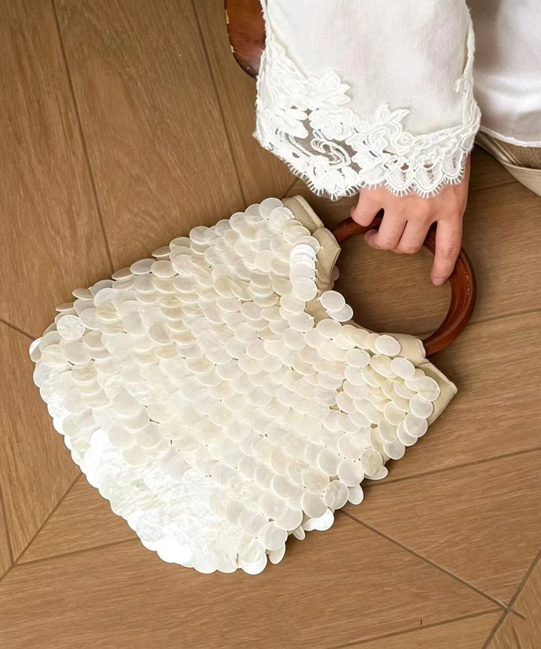 Elegant White Shell Sequins Circular Ring Tote