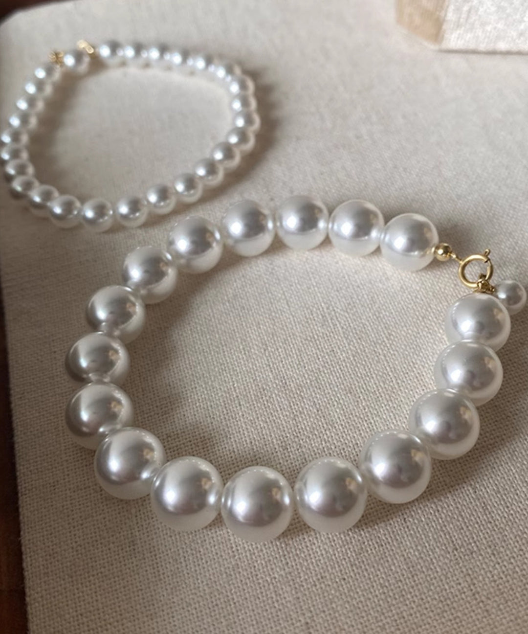 Exquisite 14K Gold Buckle White Pearl Bracelet