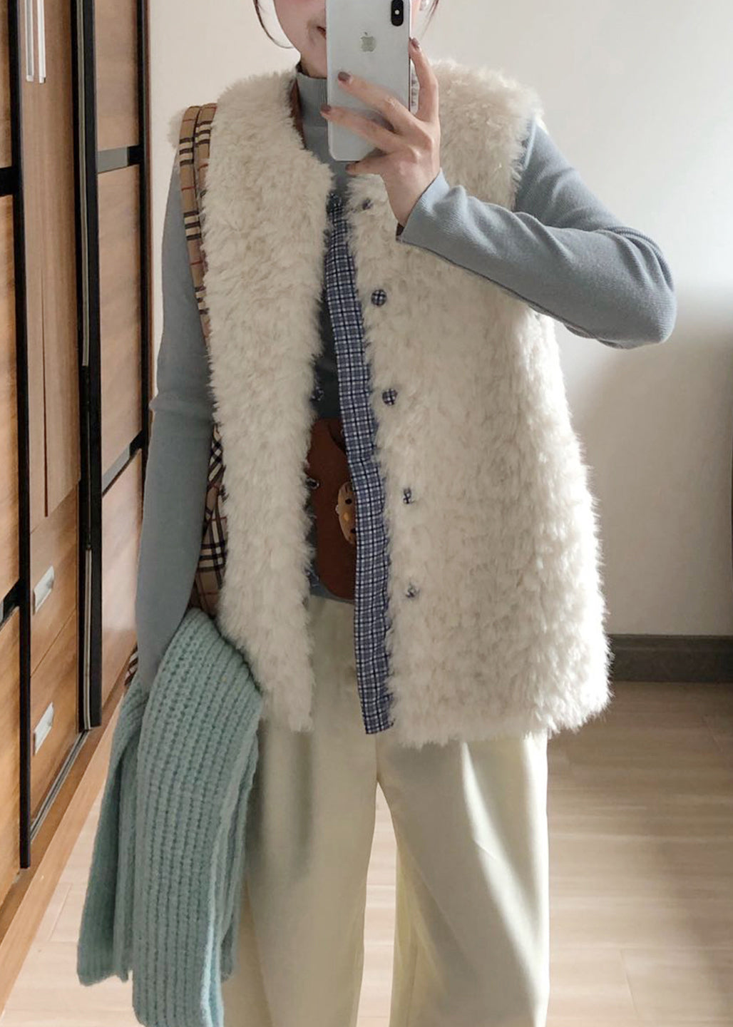 Fashion Beige O Neck Patchwork Faux Fur Vest Sleeveless