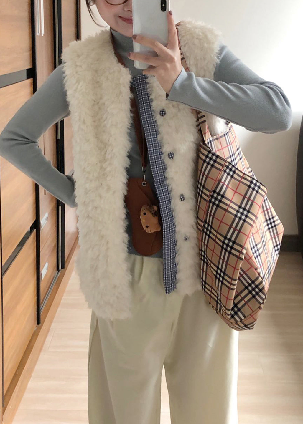 Fashion Beige O Neck Patchwork Faux Fur Vest Sleeveless