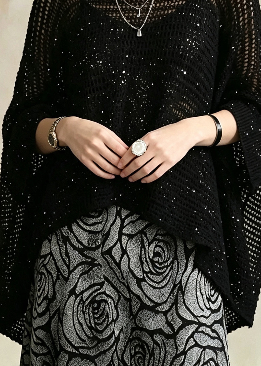 Fashion Black O-Neck Hollow Out Sequins Knit Top Batwing Sleeve