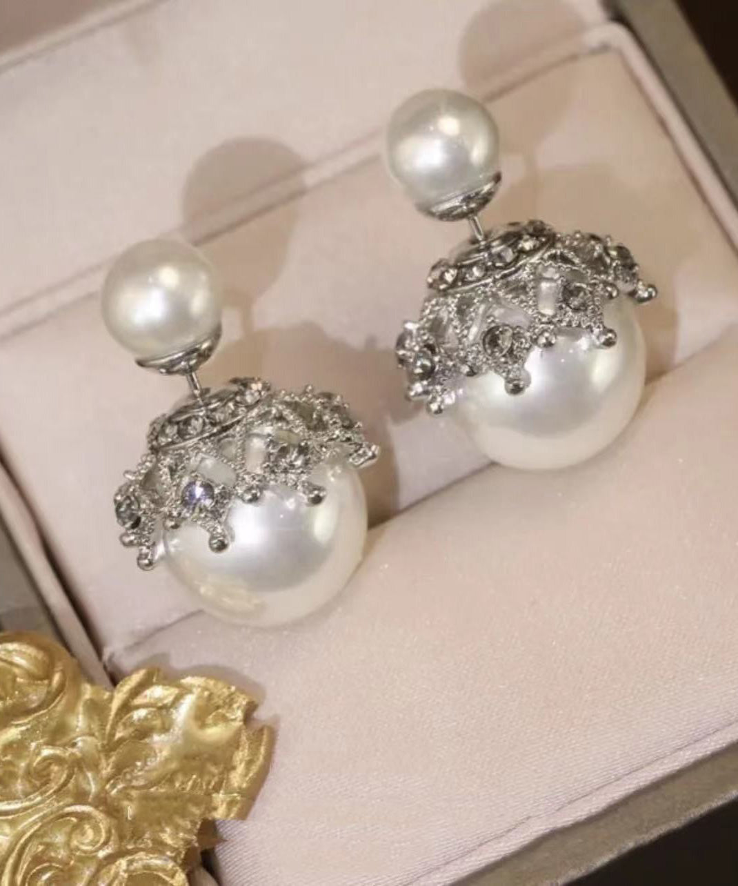 Fashion Grey Copper Alloy Zircon PearlStud Earrings