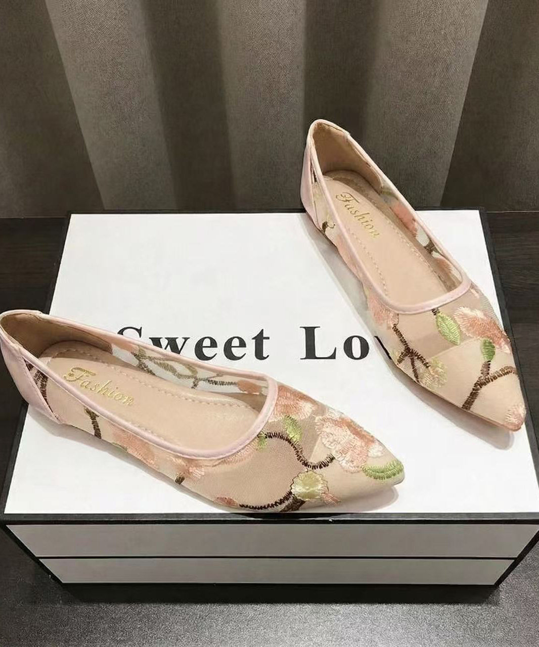 Fine Beige Embroidered Flat Sandals Soft Water Sandals