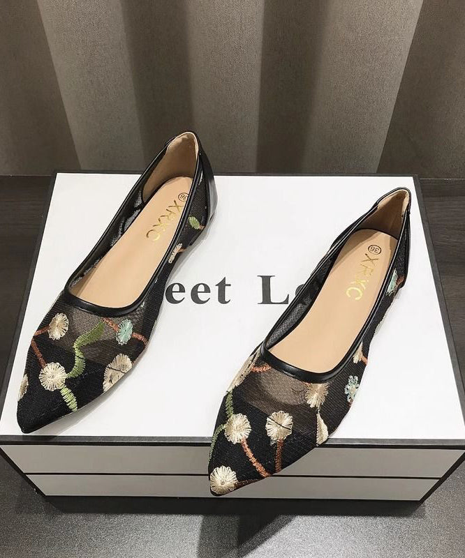 Fine Beige Embroidered Flat Sandals Soft Water Sandals