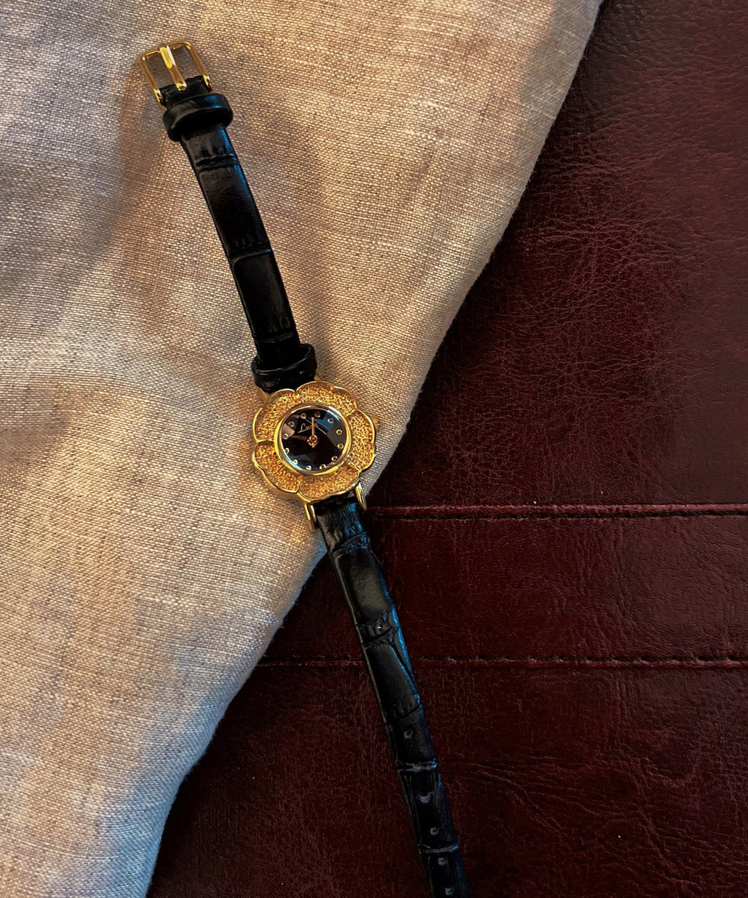 Fine Black Leather Alloy Quartz Movement Watches