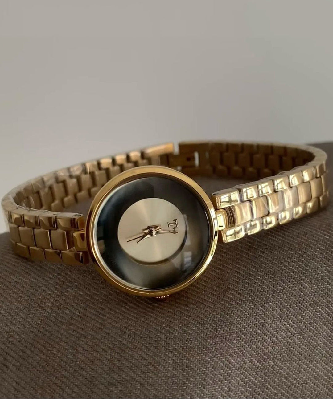 Fine Gold Stainless Steel Hardlex Crystal Watches