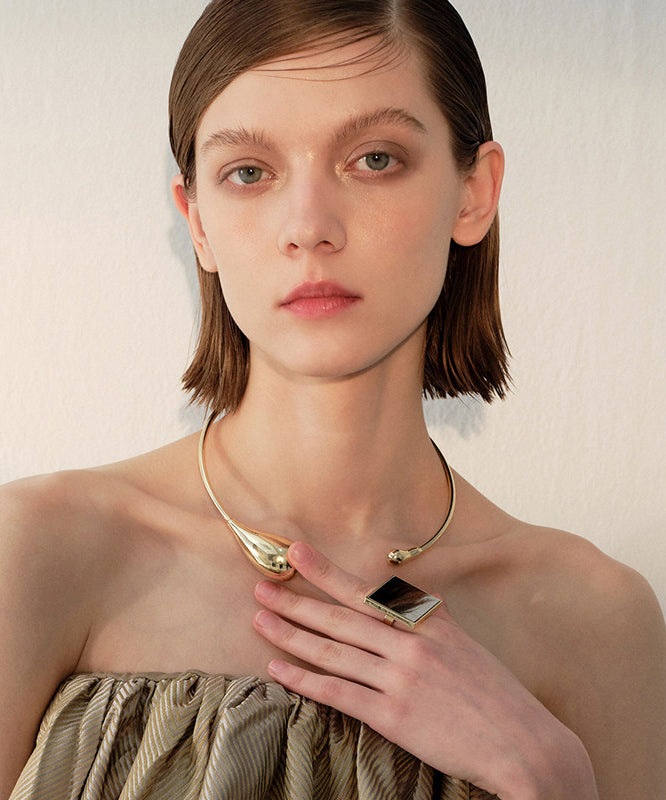 Fine Golden Teardrop-shaped Asymmetrical Design Metal Open Choker