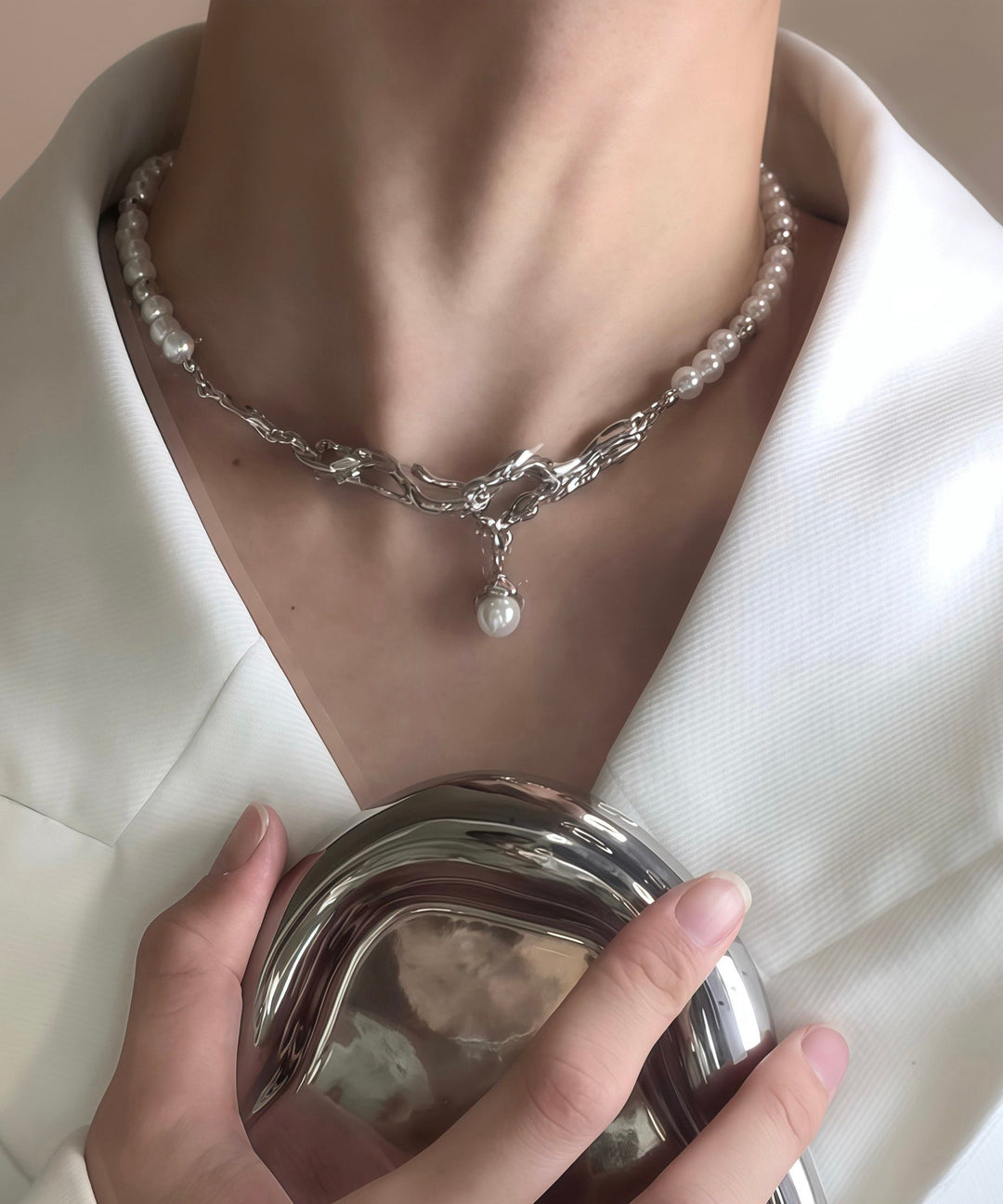 Fine Pearl Connect Tungsten Steel Pendant Choker