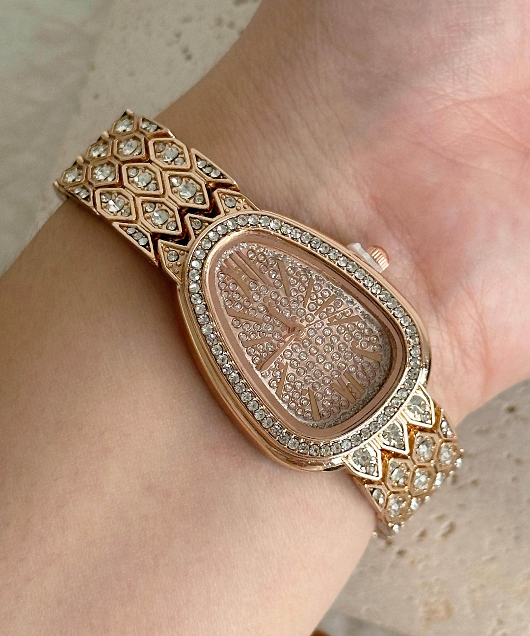 Fine Rose Metal Zircon Quartz Movement Snakelike Watches