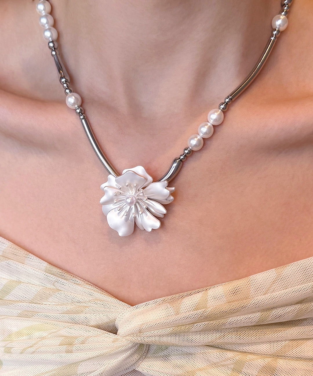 Floral White Pearl Alloy Pendant Necklace