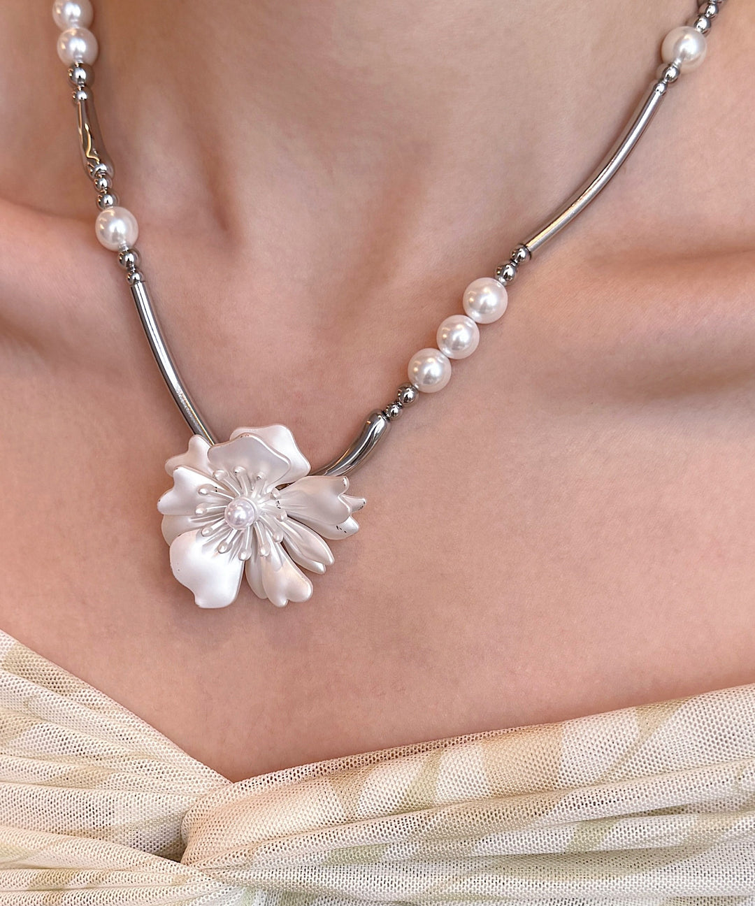 Floral White Pearl Alloy Pendant Necklace