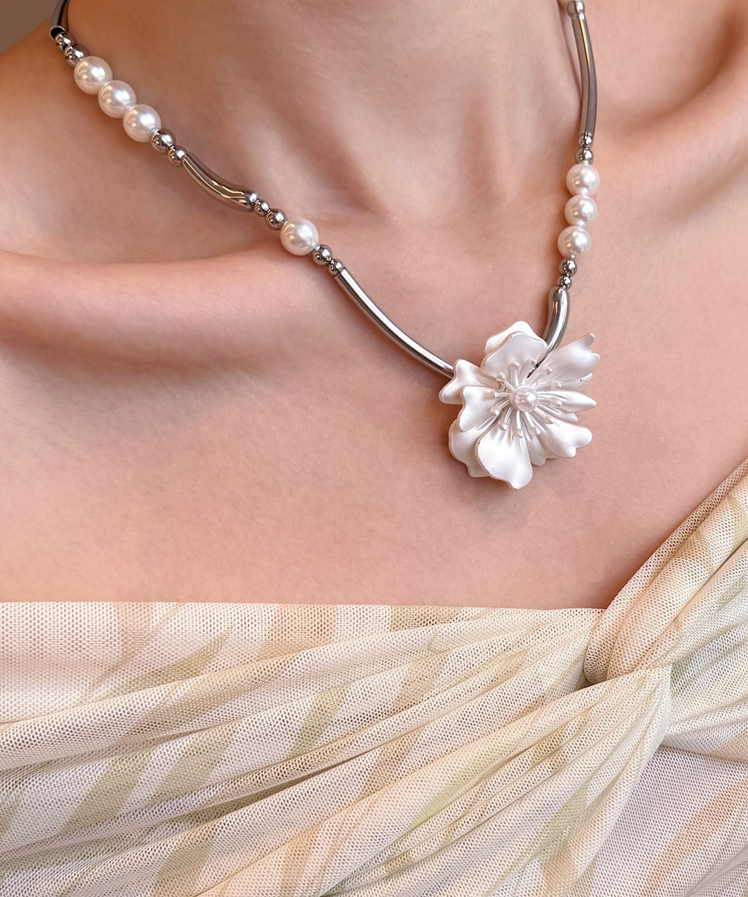 Floral White Pearl Alloy Pendant Necklace