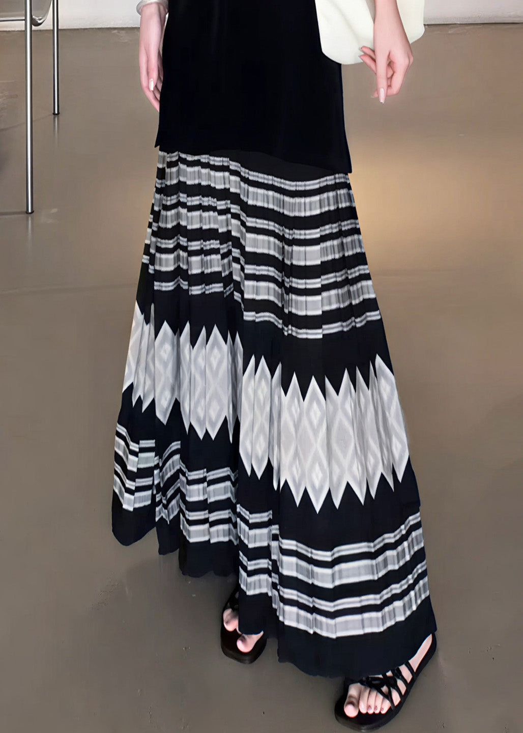 French Black Print Exra Large Hem Pleated Skirts Spring