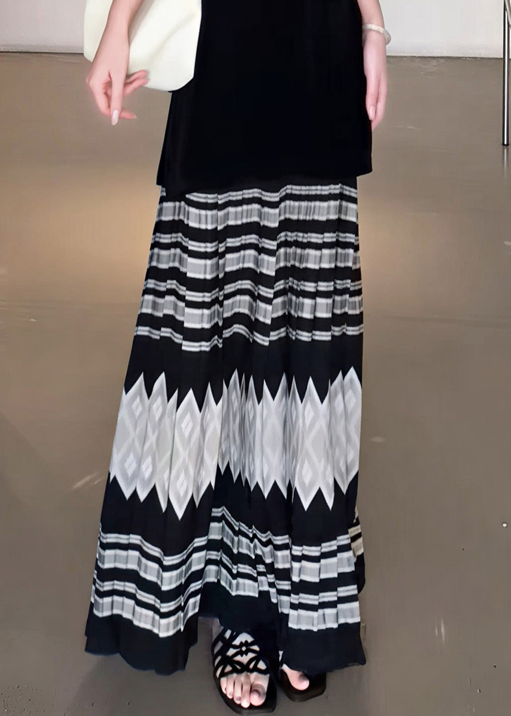 French Black Print Exra Large Hem Pleated Skirts Spring