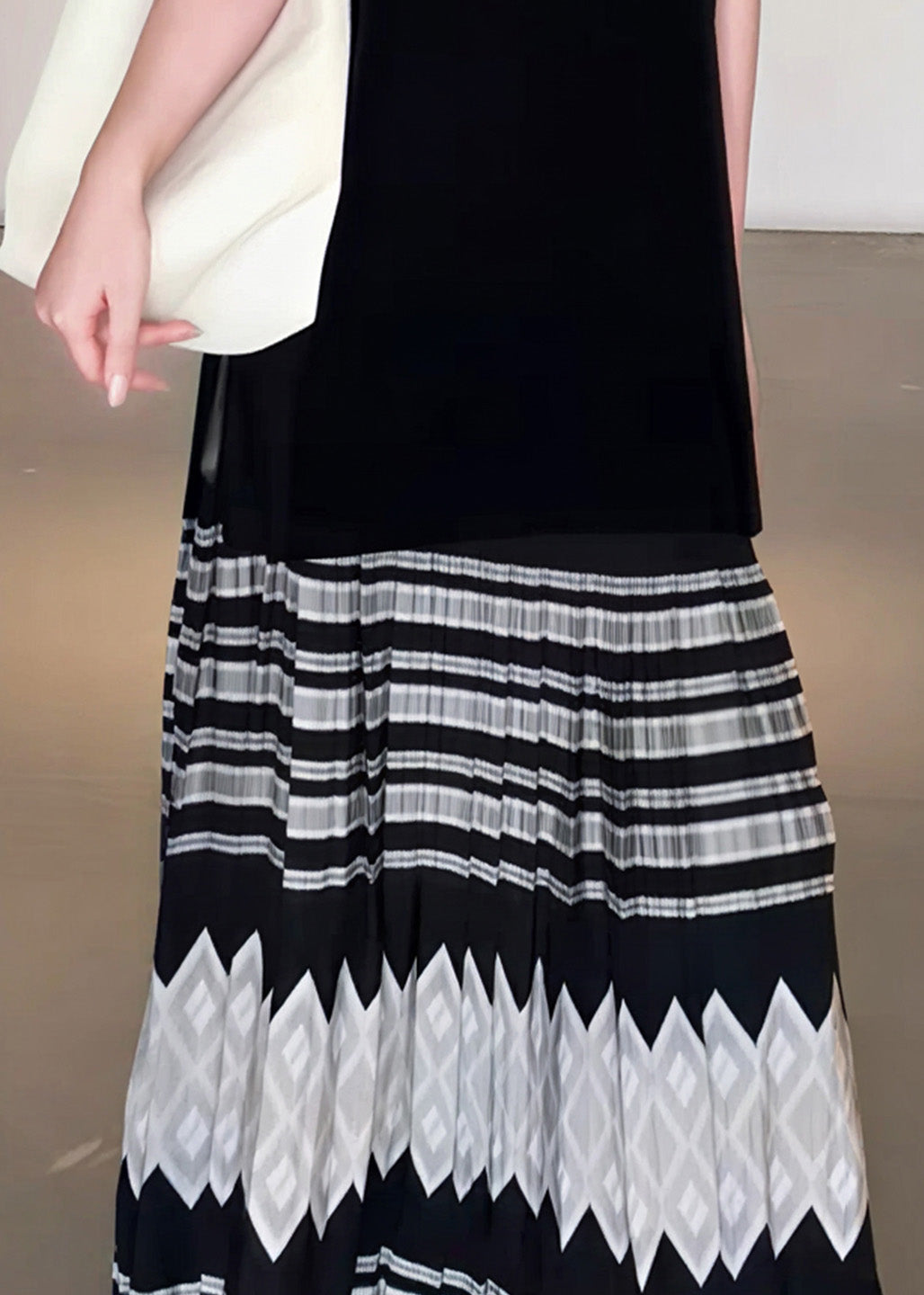 French Black Print Exra Large Hem Pleated Skirts Spring