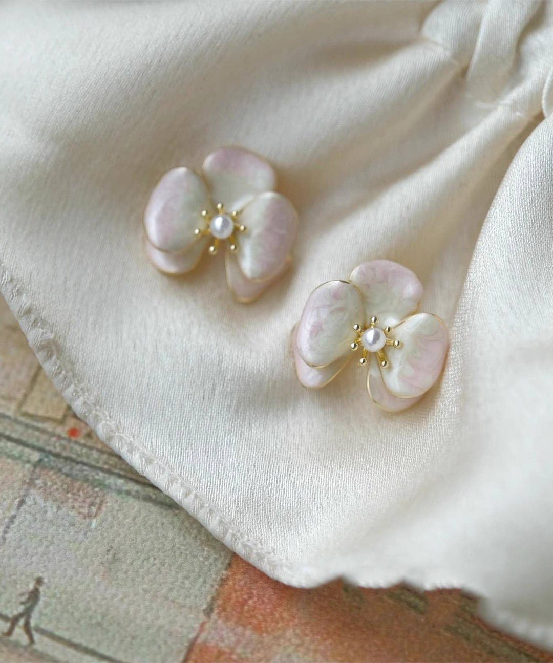 Gradient Color Pink Copper Overgild Pearl Floral Stud Earrings