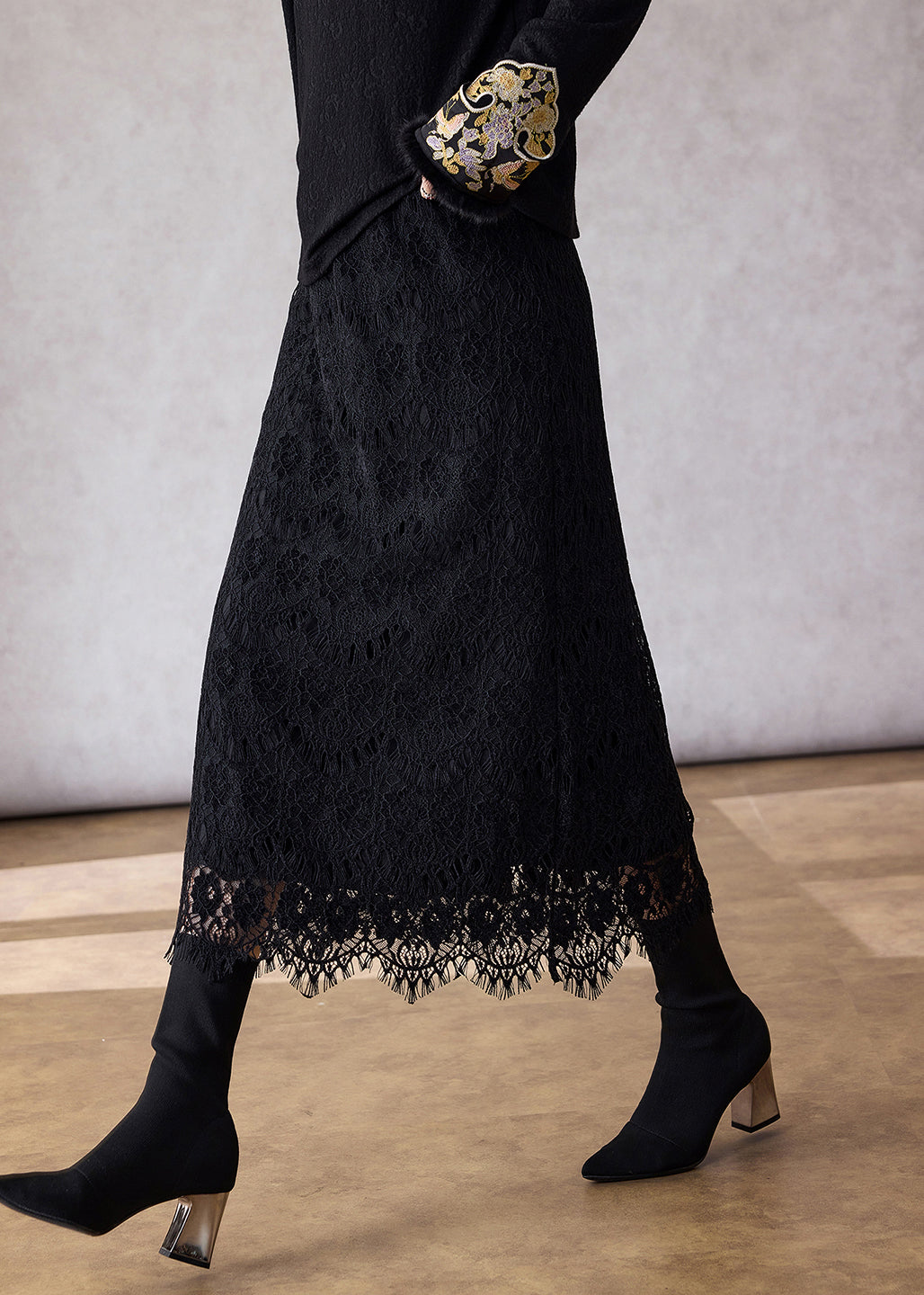 Italian Coffee Elastic Waist Slim Fit Lace Skirt Spring