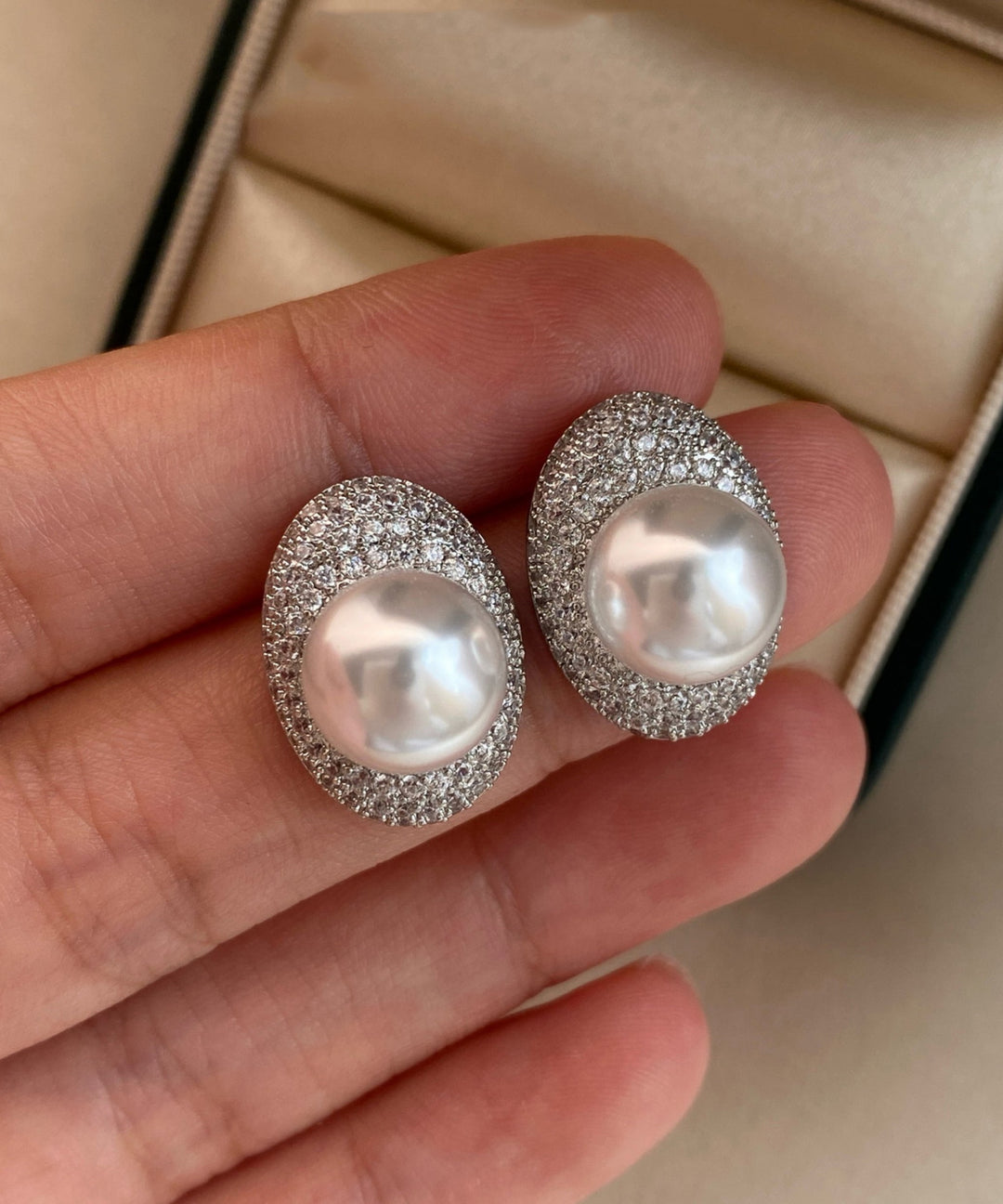 Light Luxury Zircon Pearl Studded Pigeon Egg Earrings