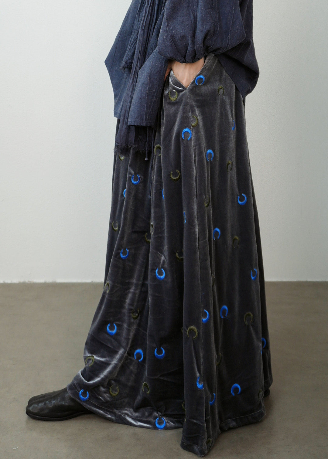 Loose Dark Grey Moon Embroidered High Waist Silk Velvet Maxi Skirt