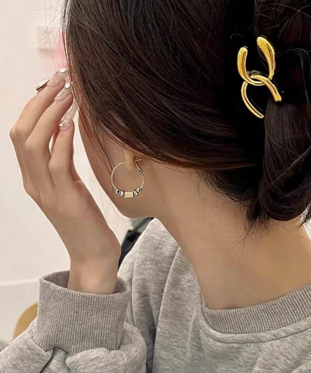 Loose Silk Copper Broken Silver Hoop Earrings