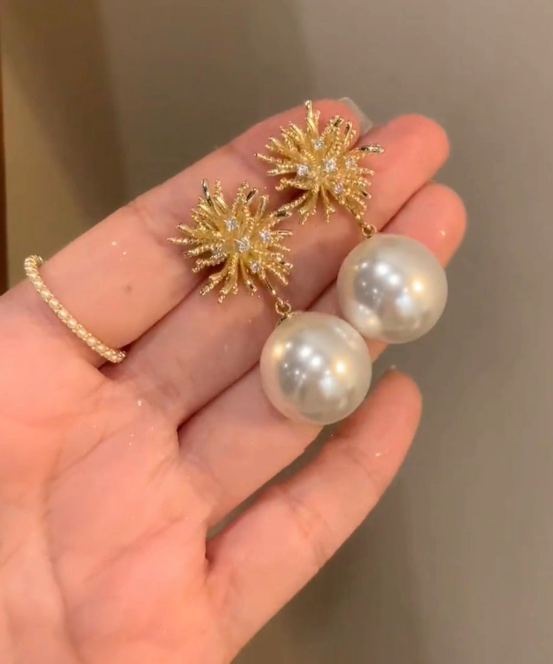 Modern Gold Metal Alloy Zircon Fireworks Pearl Drop Earrings