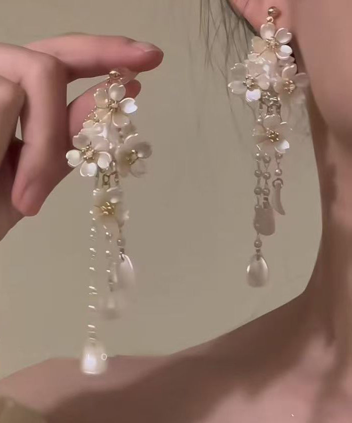 Modern White Copper Alloy Floral Tassel Drop Earrings
