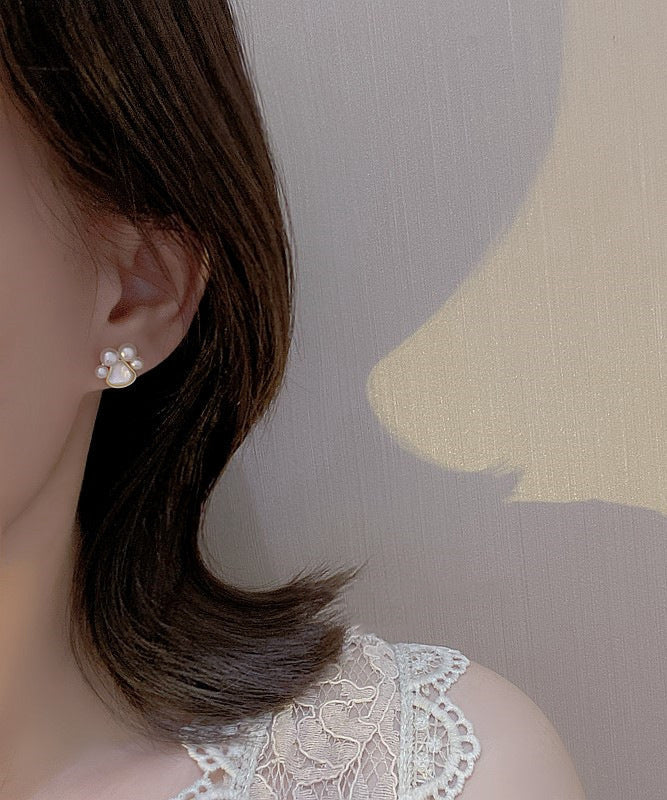 Modern White Copper Alloy Pearl Shell Cat's Paw Stud Earrings