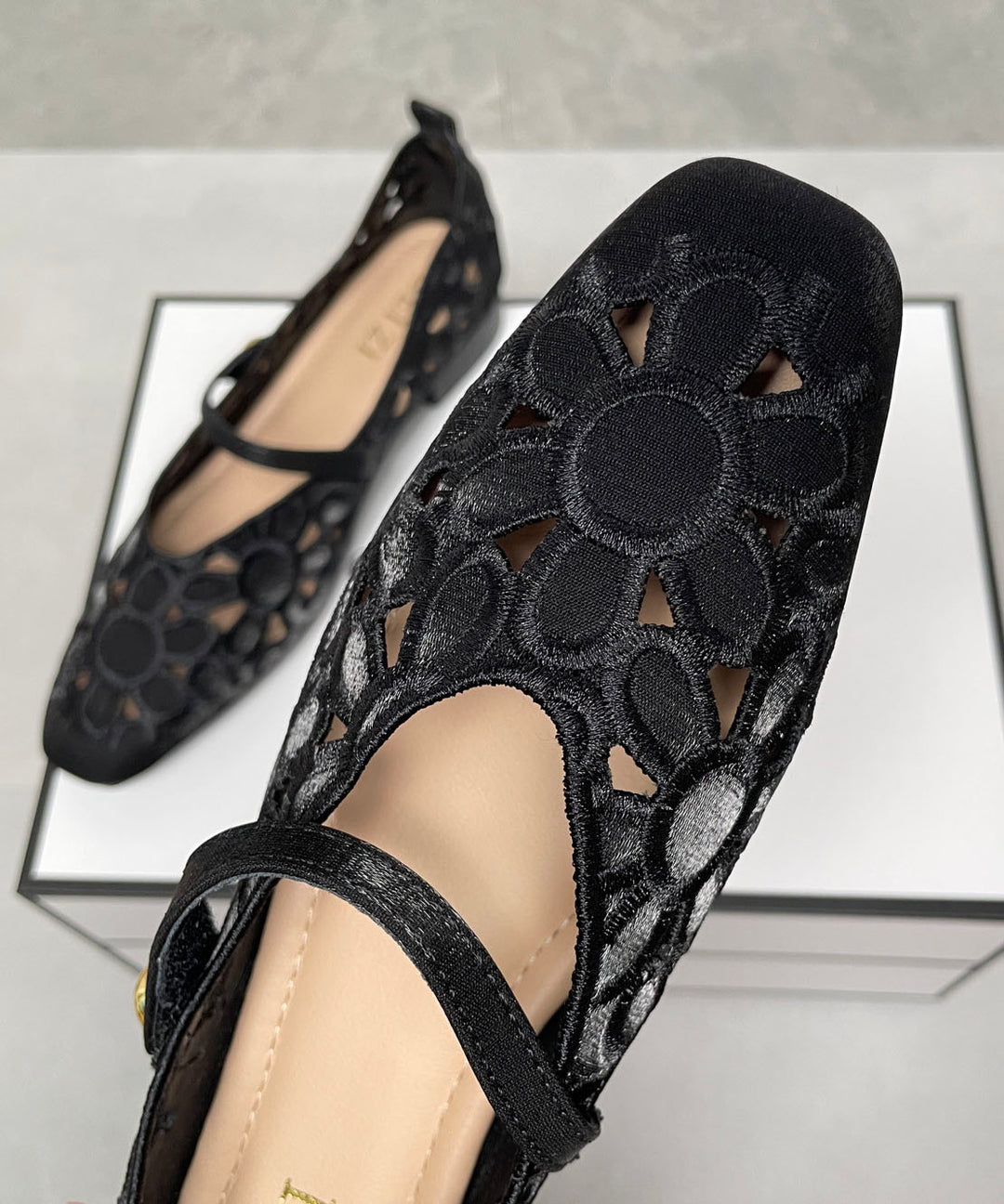 New Chinese Style Black Satin Embroidered Flat Shoes Buckle Strap